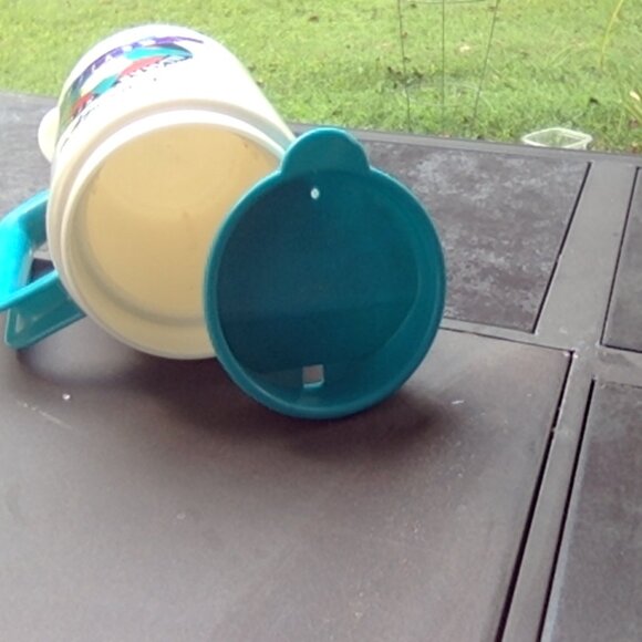 Walt Disney World 1990s All-Star Resort Movies Coca-Cola Cup Travel Mug - Picture 3 of 3